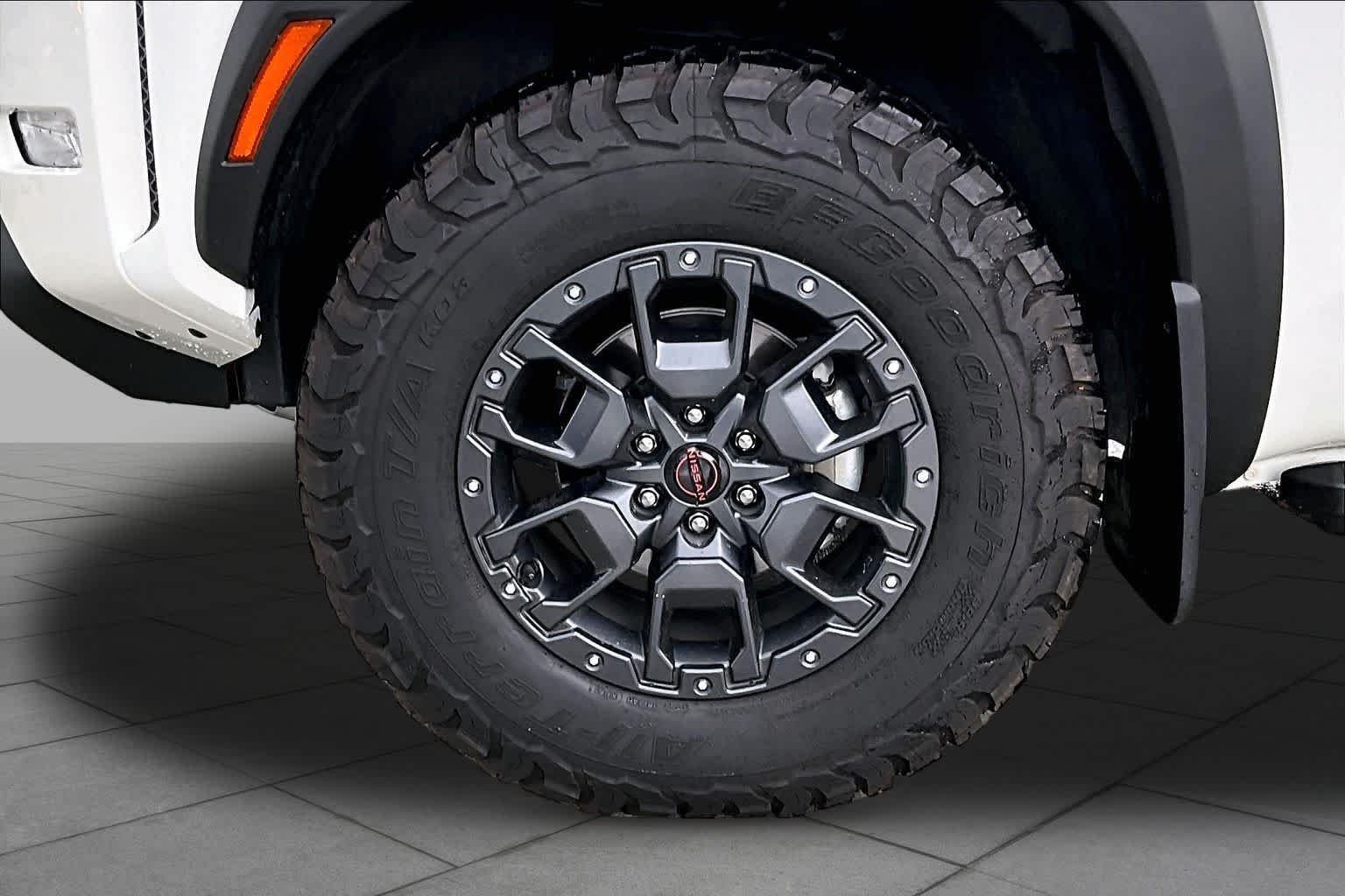 Used 2024 Glacier White Nissan PRO-4X image 10