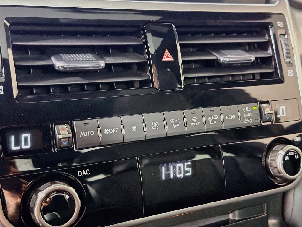 Used 2023 Black Lexus 460 image 16
