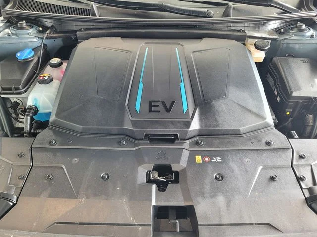 Used 2023 Blue Hyundai SE image 27