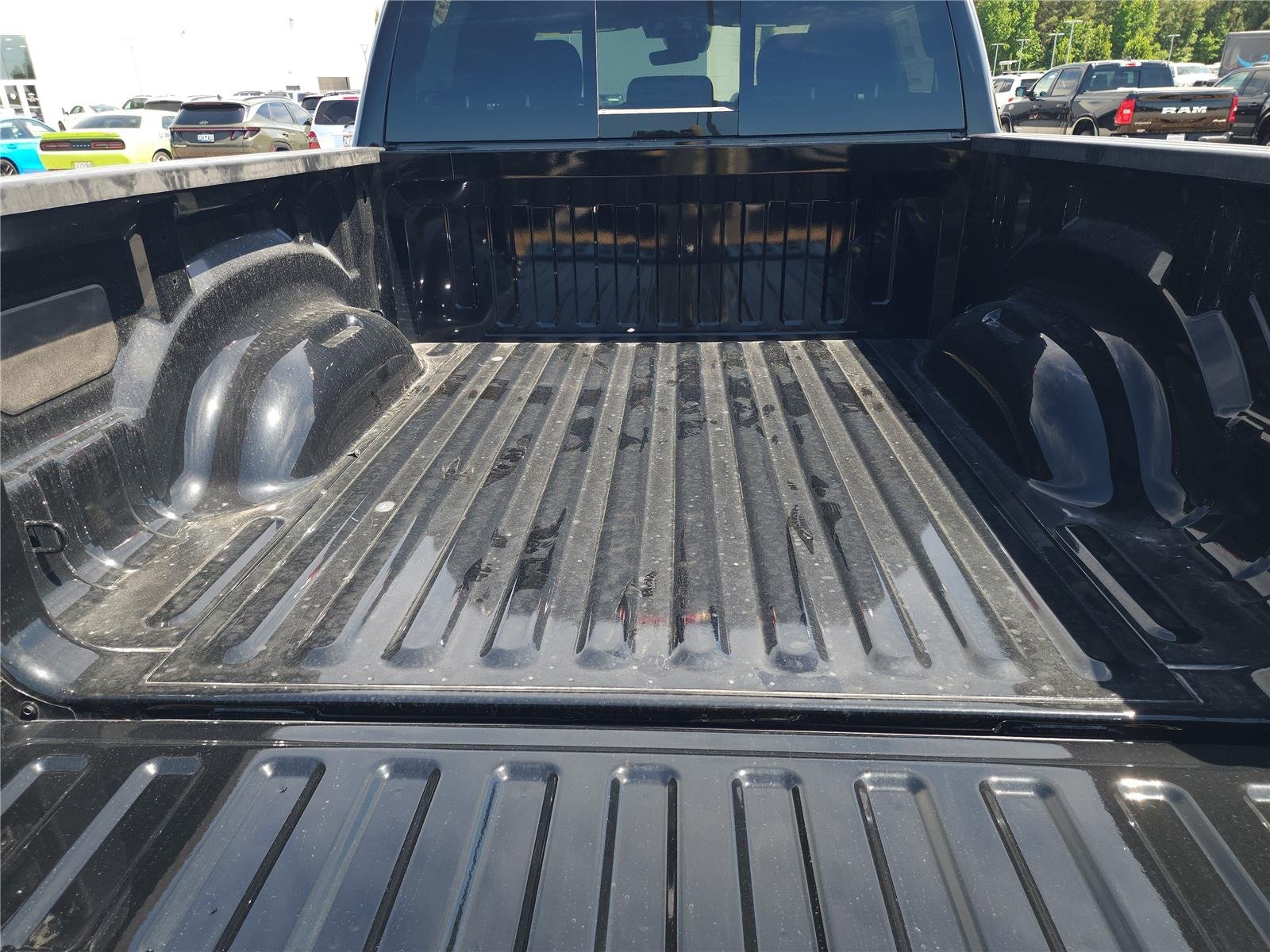 New 2026 Diamond Black Crystal Pearl-Coat Exterior Paint RAM Tradesman image 5