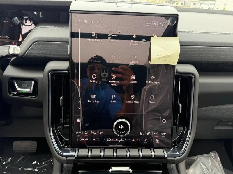 2026 GMC Yukon AT4 Ultimate - Photo 17