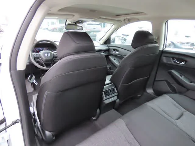 New 2026 Platinum White Pearl Honda SE image 13