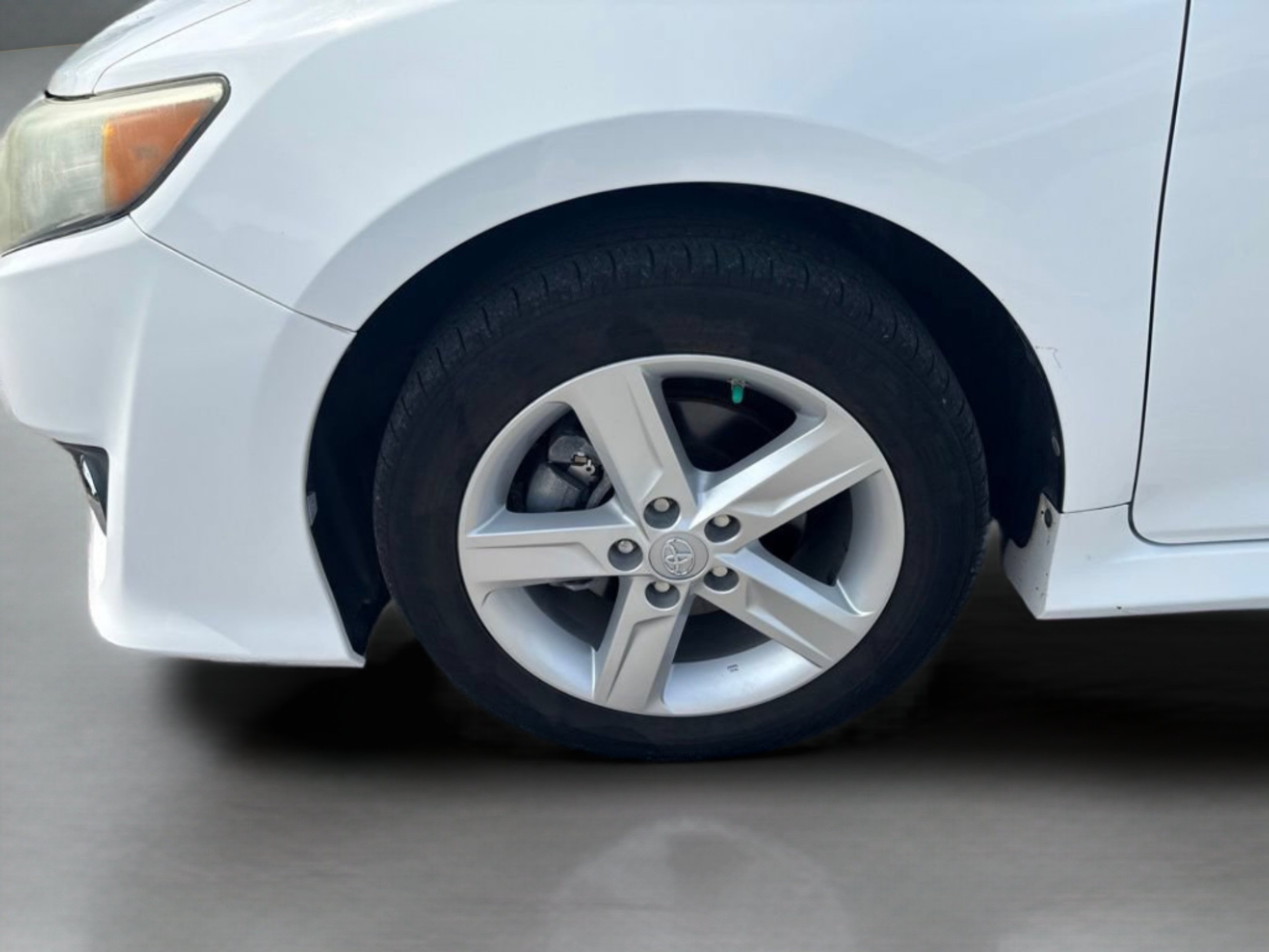 Used 2014 Super White Toyota SE image 33