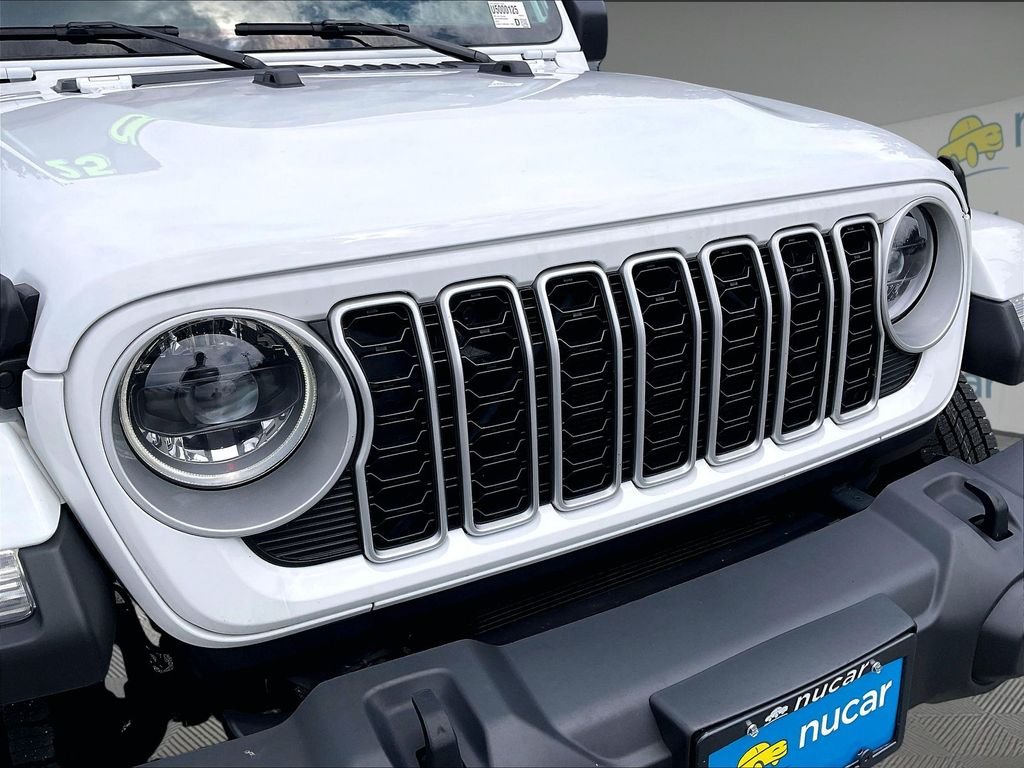 Used 2025 Bright White Clearcoat Jeep Sahara image 28