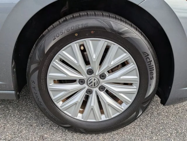 Certified Used 2019 Platinum Gray Metallic Volkswagen 1.4T S image 11