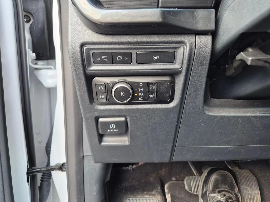 Certified Used 2023 Oxford White Ford XLT image 27