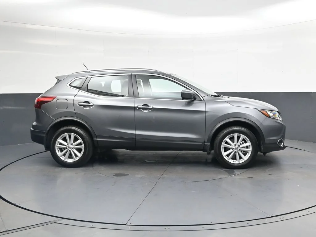 Used 2017 Gray Nissan SV image 5