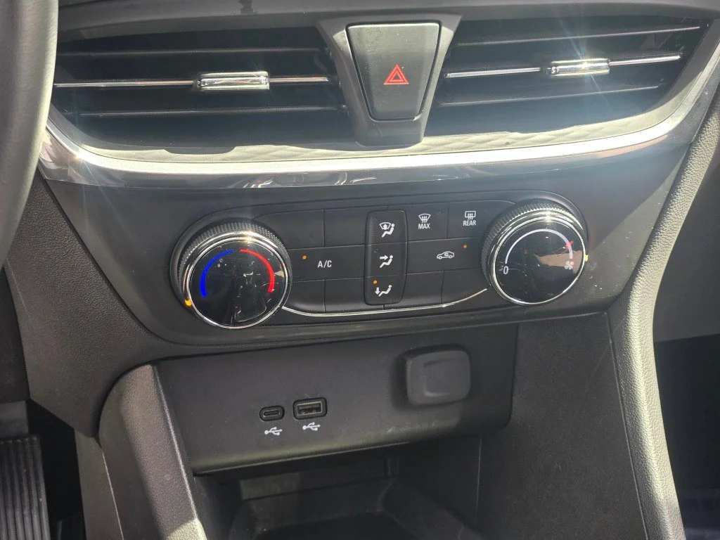 Used 2025 Summit White Buick Preferred image 26