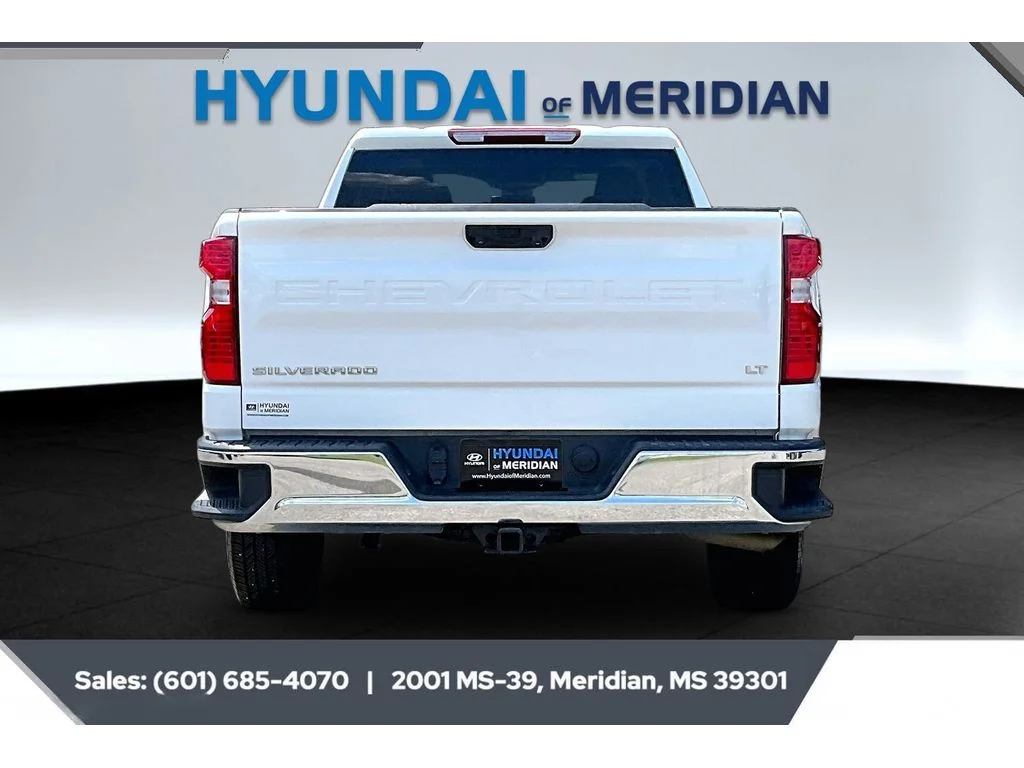 Used 2024 Summit White Chevrolet LT image 4