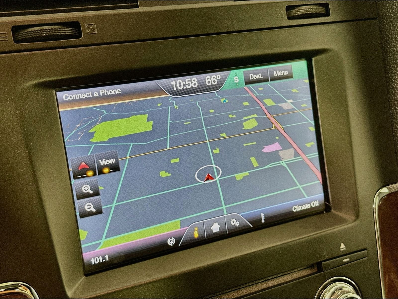 Used 2015 Magnetic Metallic Lincoln Base image 13