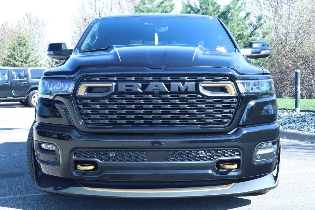 New 2026 Diamond Black Crystal Pearl-Coat Exterior Paint Ram Big Horn/Lone Star image 2