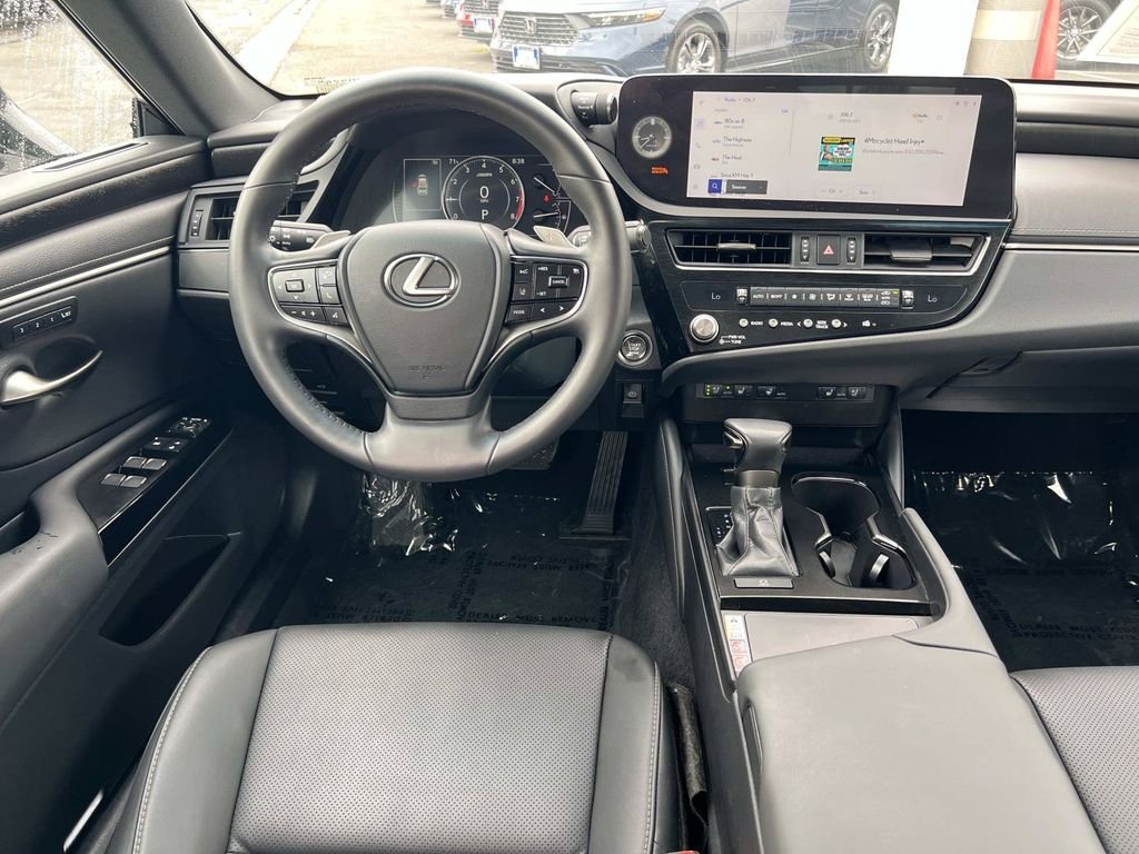 Used 2023 White Lexus 350 image 7