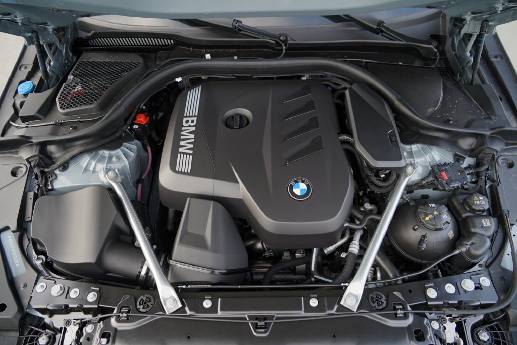 New 2027 Brooklyn Grey Metallic BMW 530i image 36