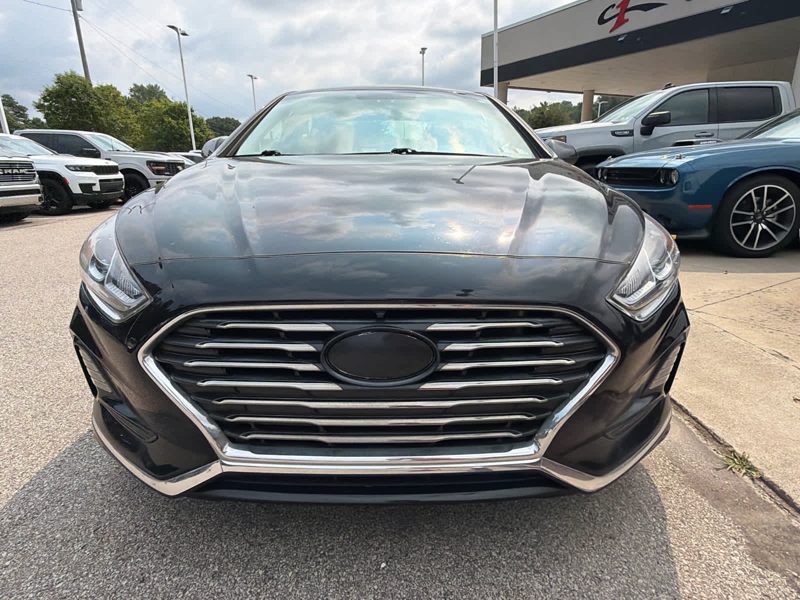 Used 2018 Phantom Black Hyundai SE image 2