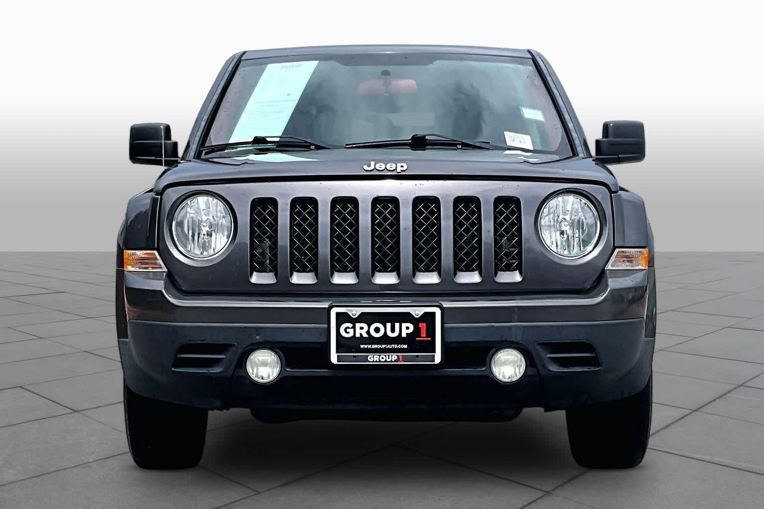 Used 2015 Granite Crystal Metallic Clearcoat Jeep High Altitude Edition image 4