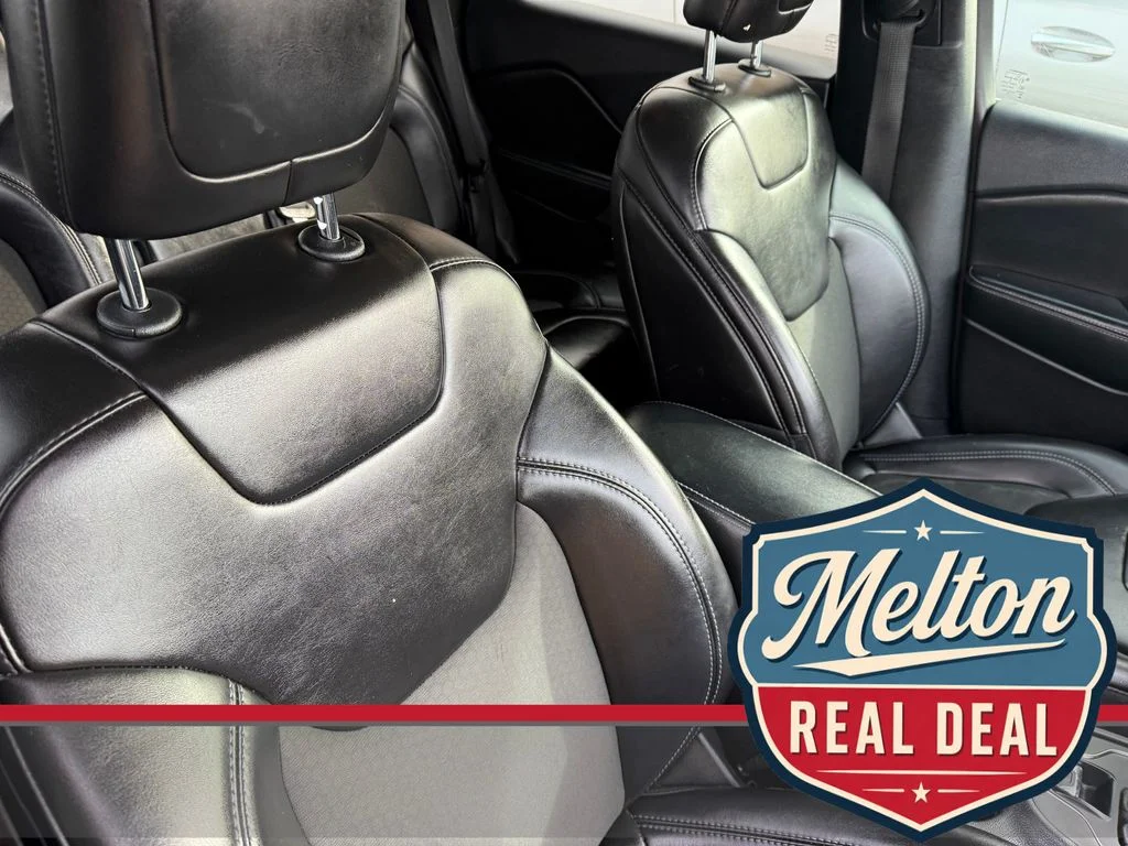 Used 2019 Silver Jeep Latitude Plus image 12