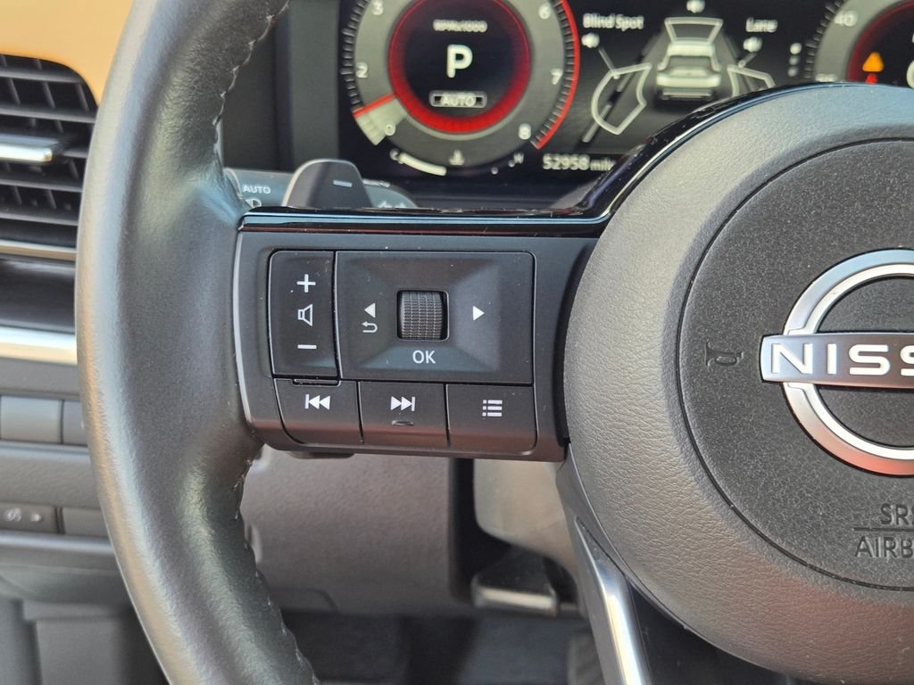 Used 2023 White Nissan Platinum image 25