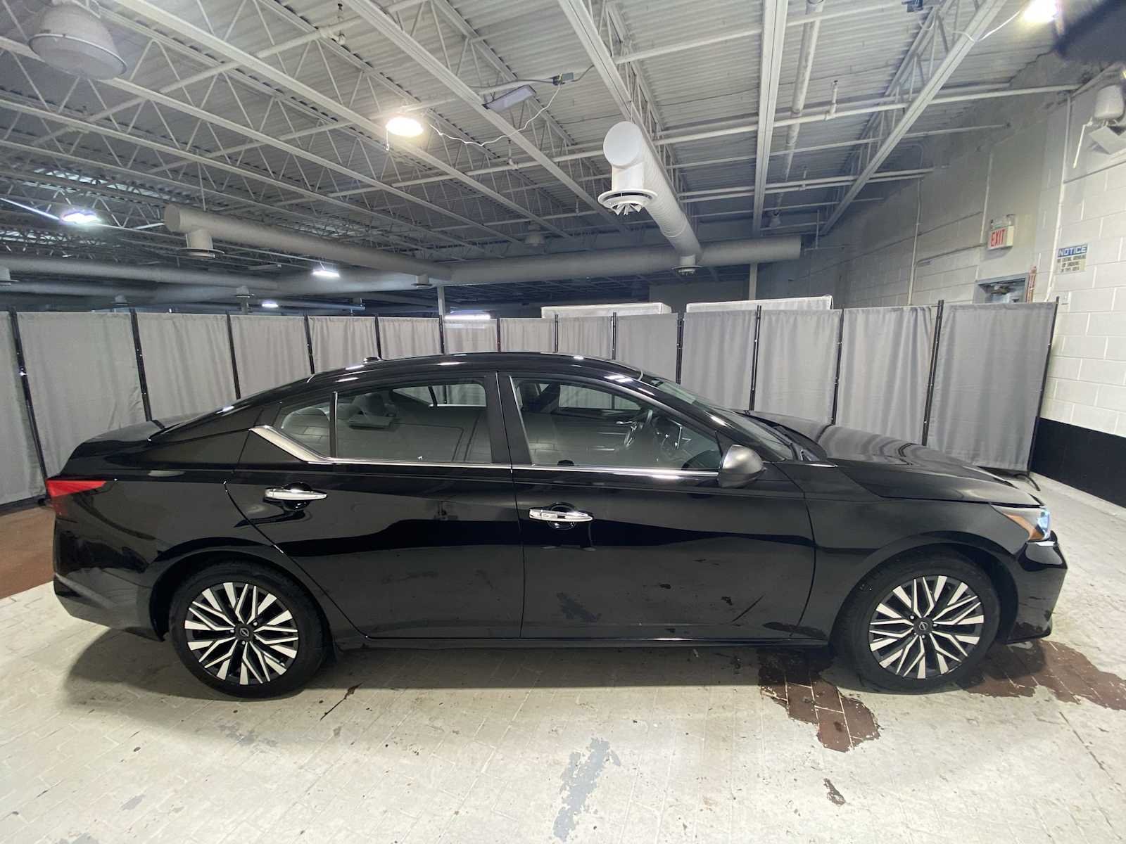 Used 2024 Super Black Nissan 2.5 SV image 27