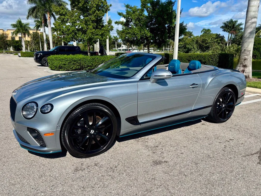 Used 2022 Silver Bentley V8 image 13