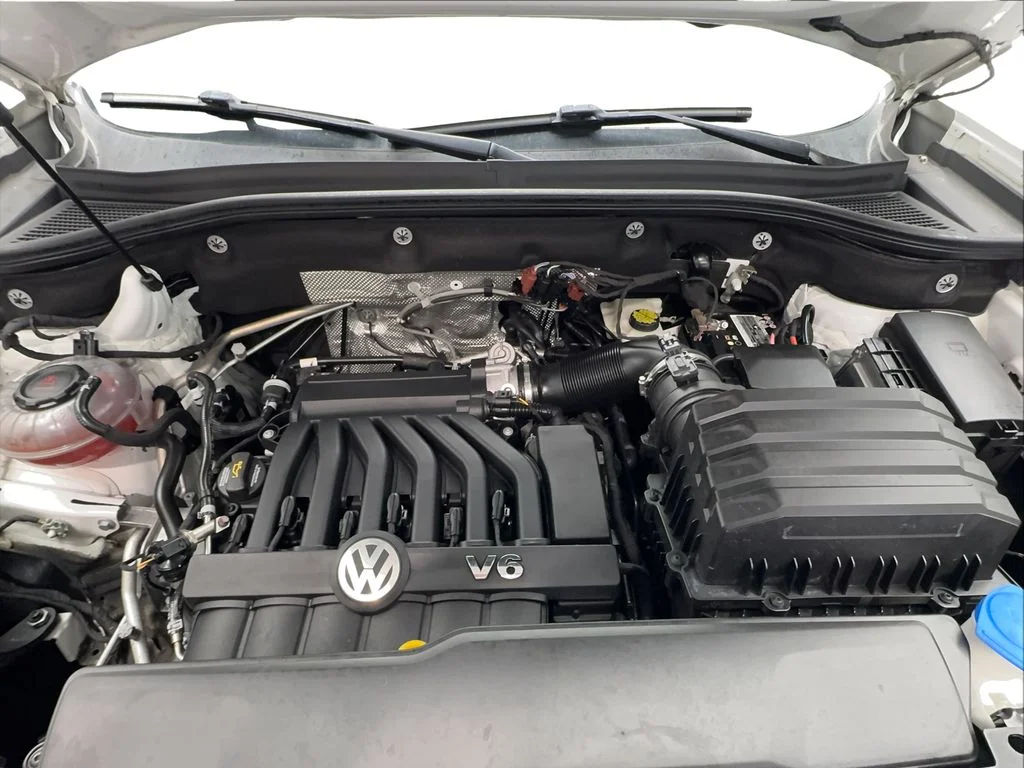 Used 2022 White Volkswagen 3.6L V6 SE w/Technology image 18