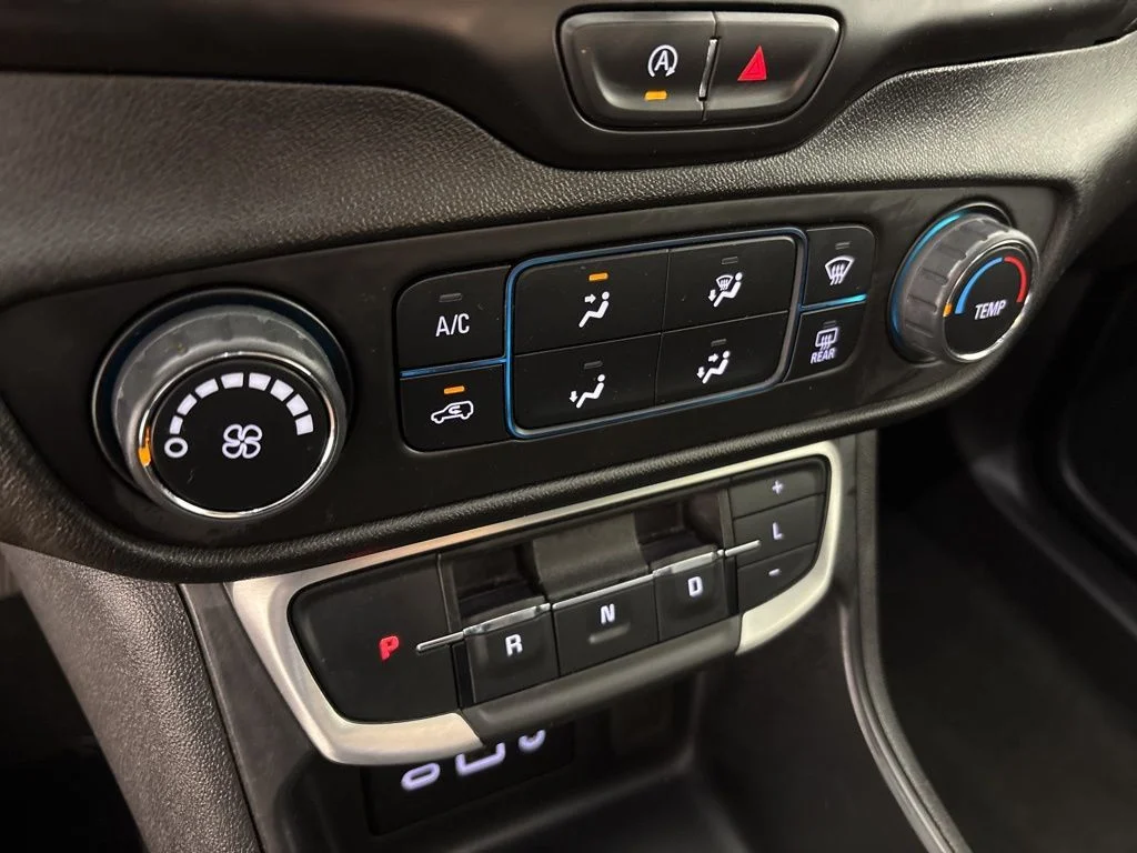 Used 2024 Blue GMC SLE image 33