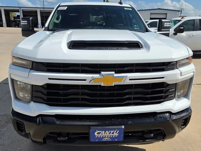 New 2026 Summit White Chevrolet Custom image 5