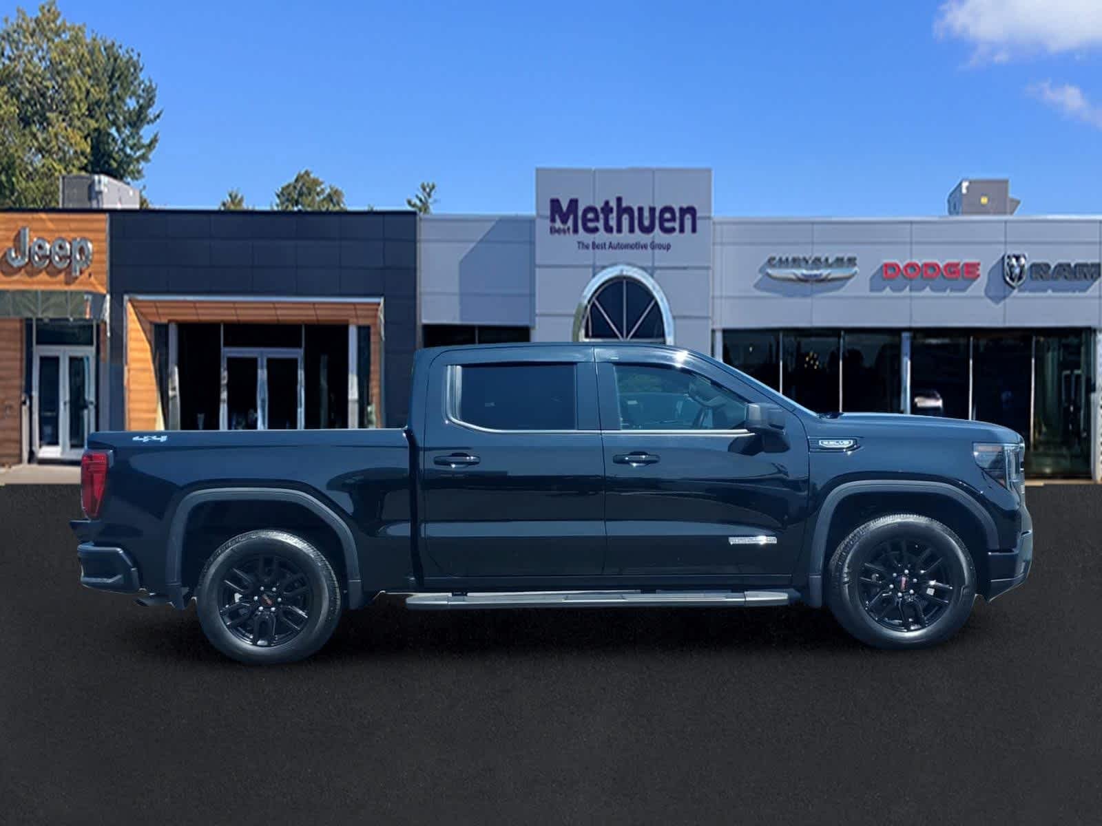 Used 2024 Onyx Black GMC Elevation image 2