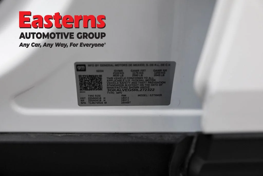 Used 2024 White GMC SLT image 35