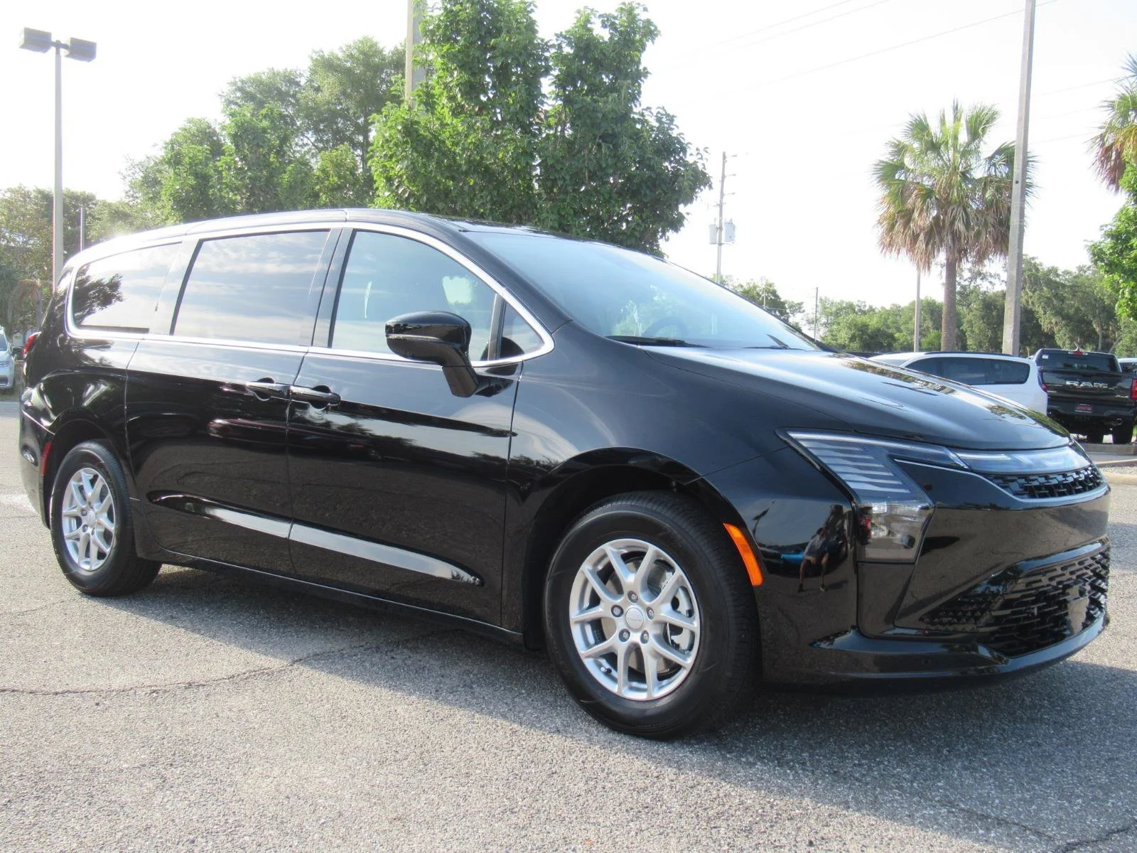 2027 Chrysler Pacifica Select