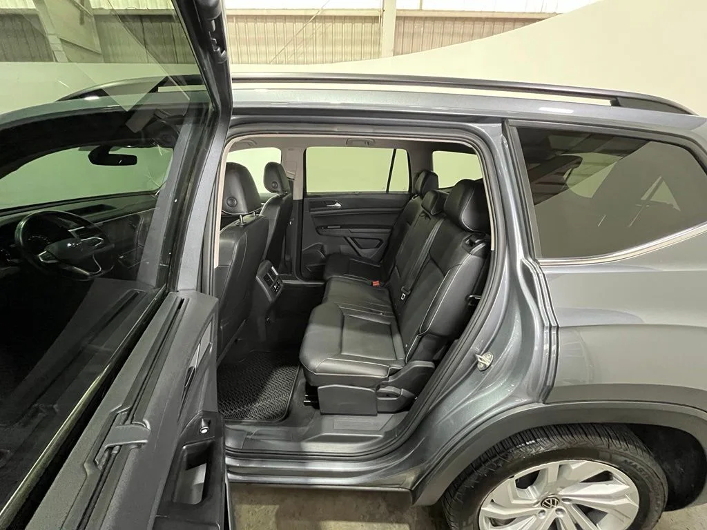 Used 2021 Gray Volkswagen 3.6L V6 SE w/Technology image 18