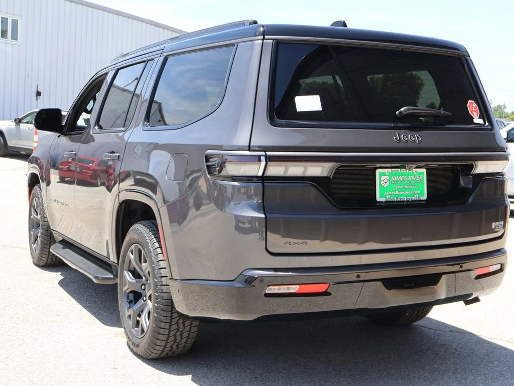 New 2026 Baltic-Gray Metallic Clear-Coat Exterior Paint Jeep Upland image 3
