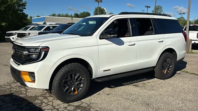 New 2026 Star White Metallic Tri-Coat Ford Tremor image 2