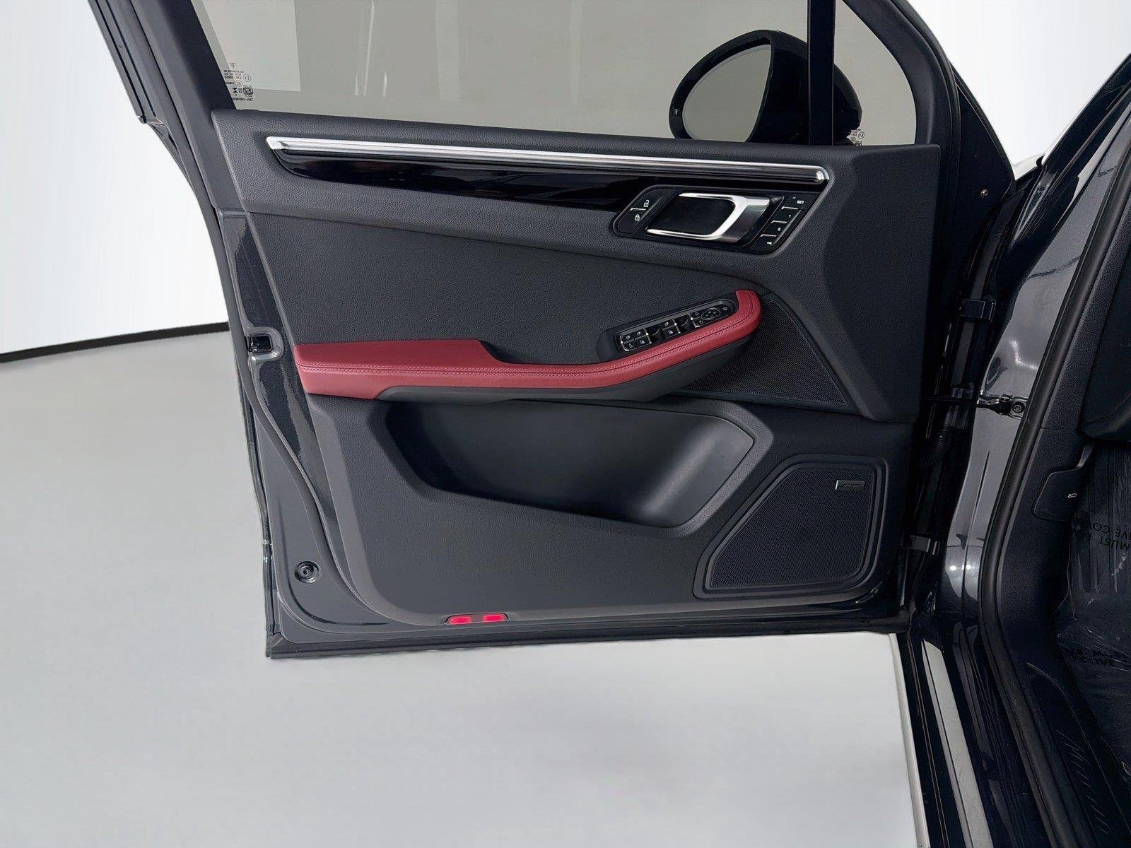 Used 2024 Volcano Grey Metallic Porsche  image 7
