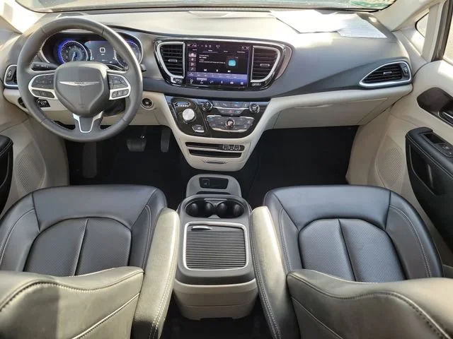 Used 2023 Granite Crystal M Chrysler Touring L image 15