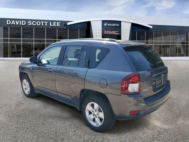 Used 2014 Granite Crystal Jeep Sport image 3
