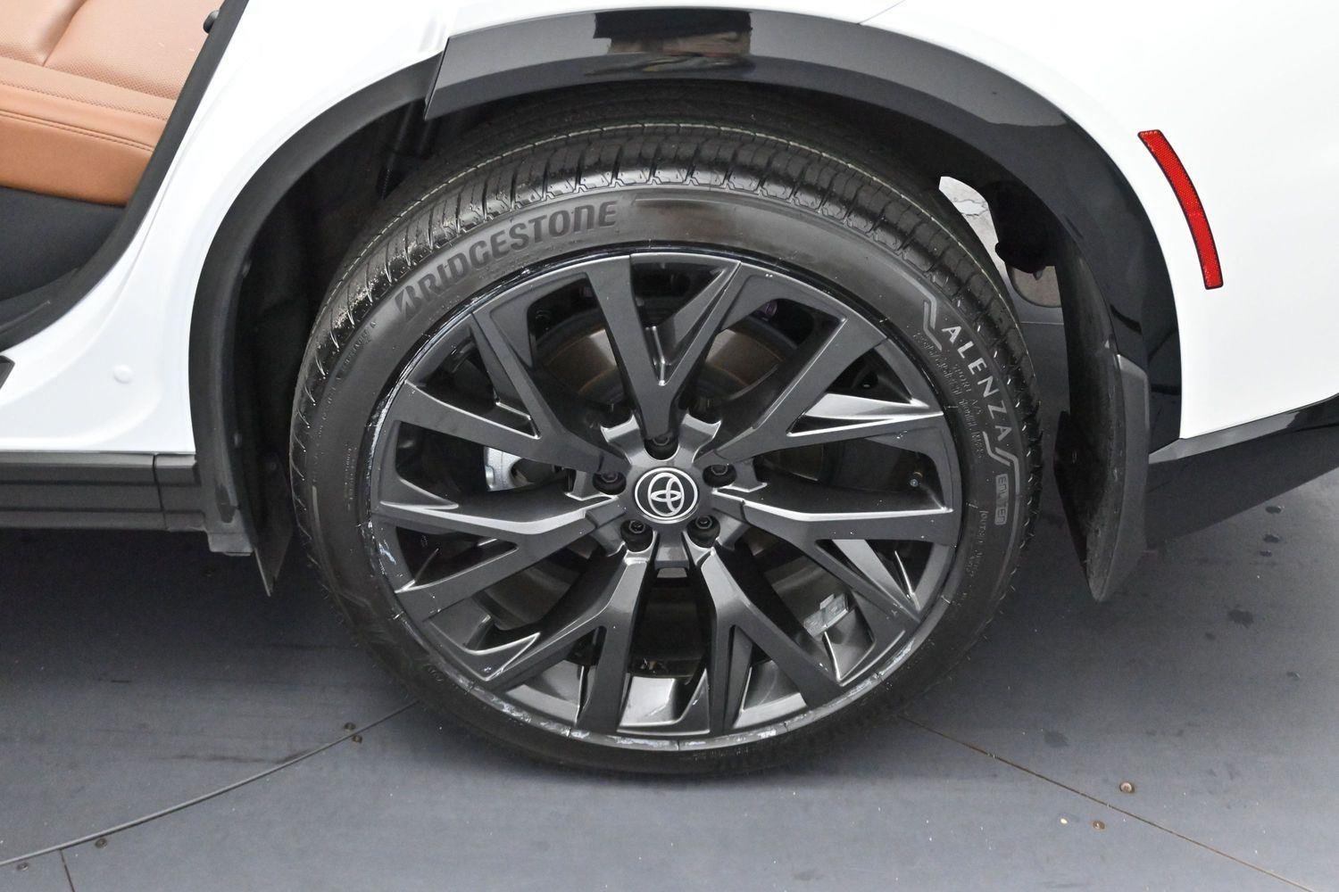 Used 2025  Toyota XLE image 33