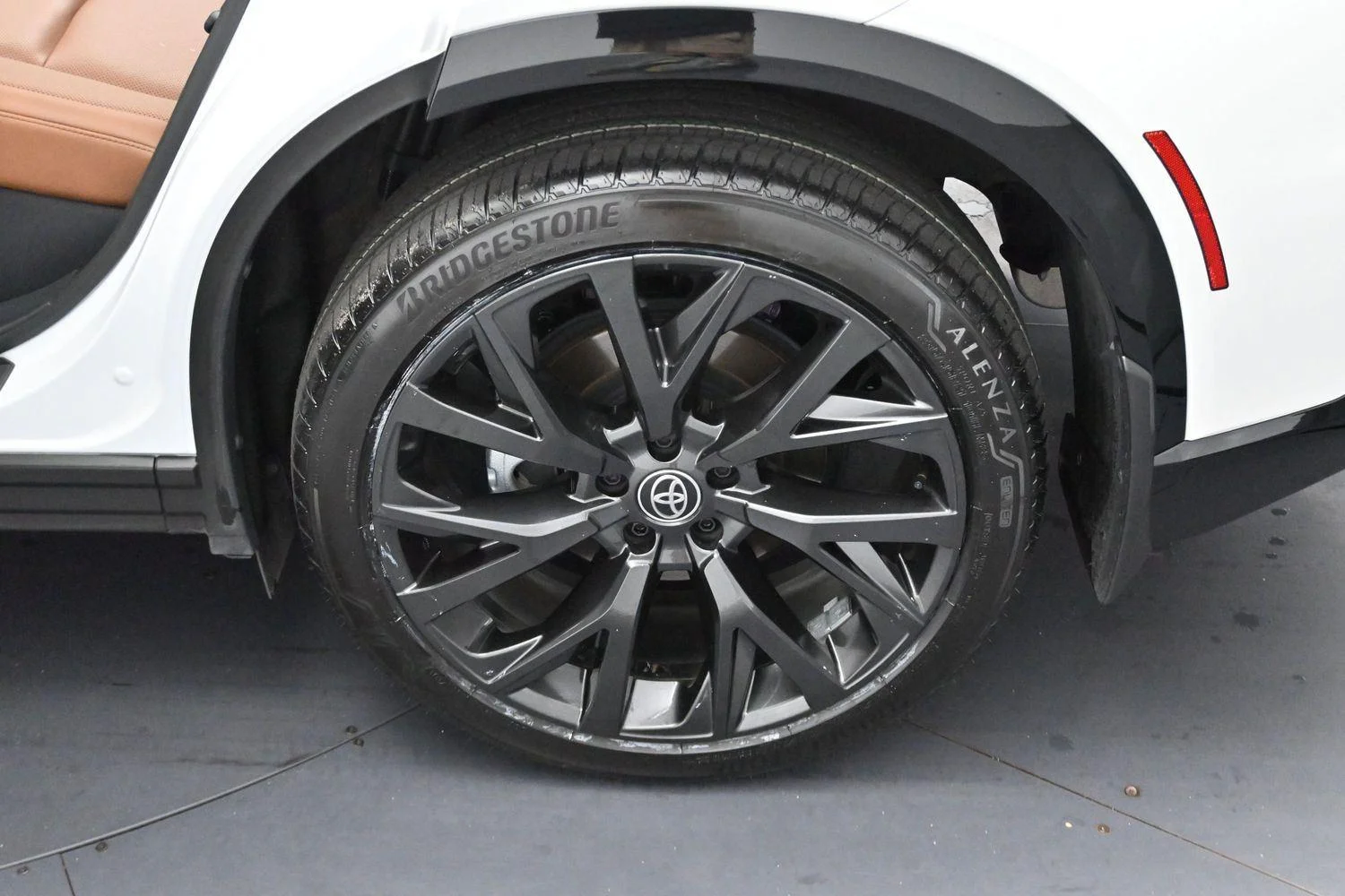 Used 2025  Toyota XLE image 33