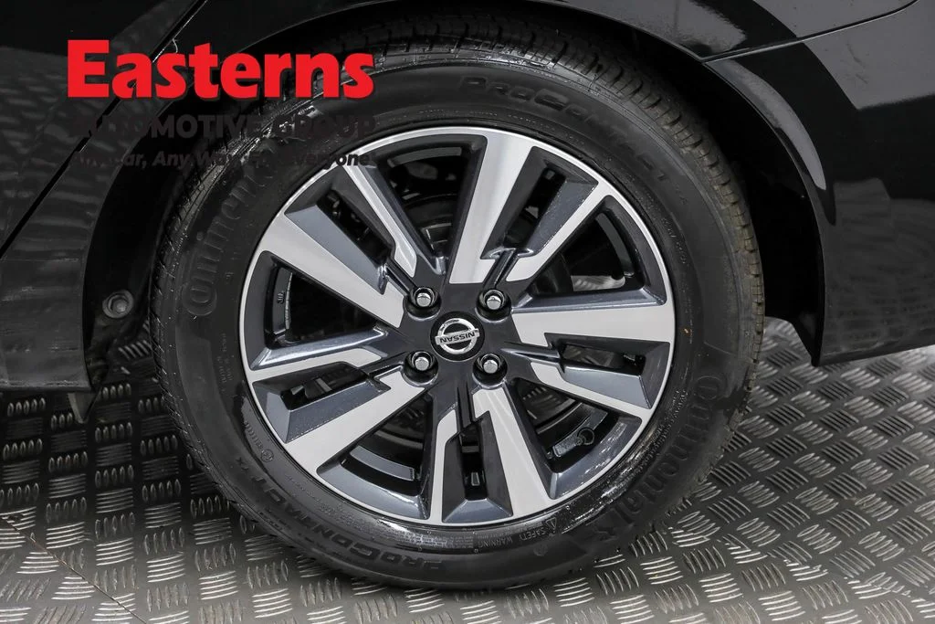 Used 2021 Black Nissan 1.6 SV image 30