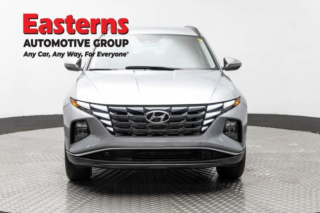 Used 2022 Silver Hyundai SEL image 2