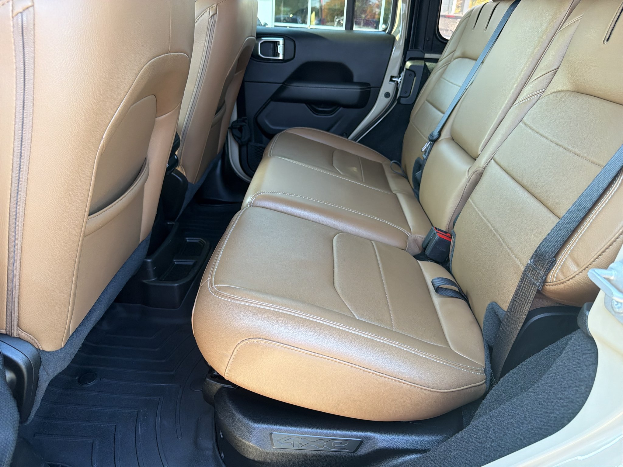 Used 2022 Limited Edition Gobi Clearcoat Jeep Unlimited Sahara image 4