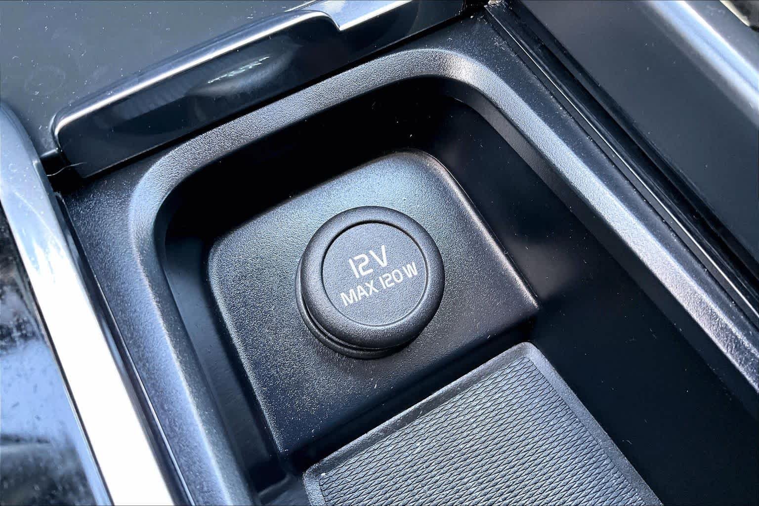 Used 2024 Onyx Black Metallic Volvo Core Dark Theme image 34