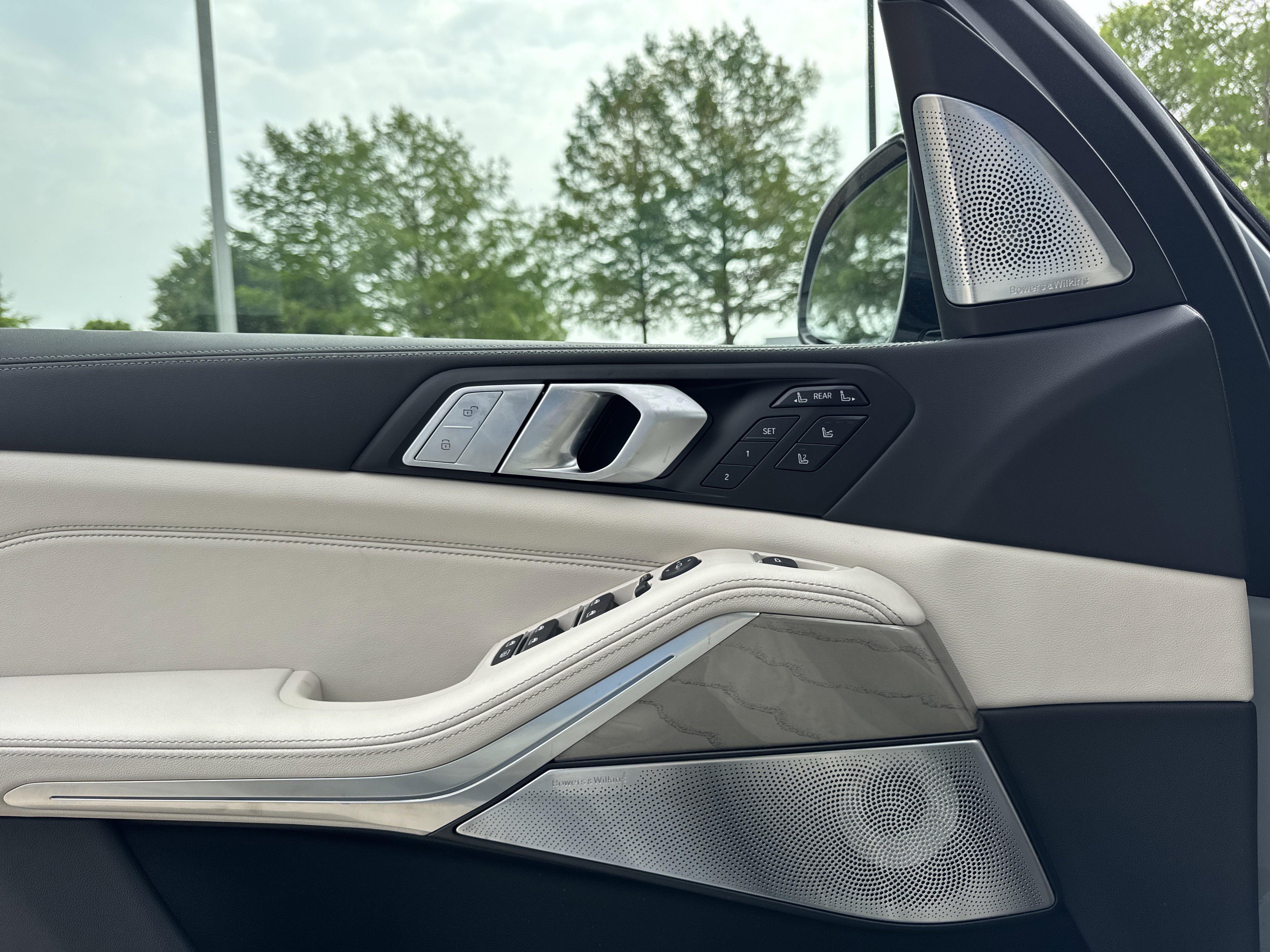 New 2027 0C4P Brooklyn Grey Metallic BMW xDrive40i image 26