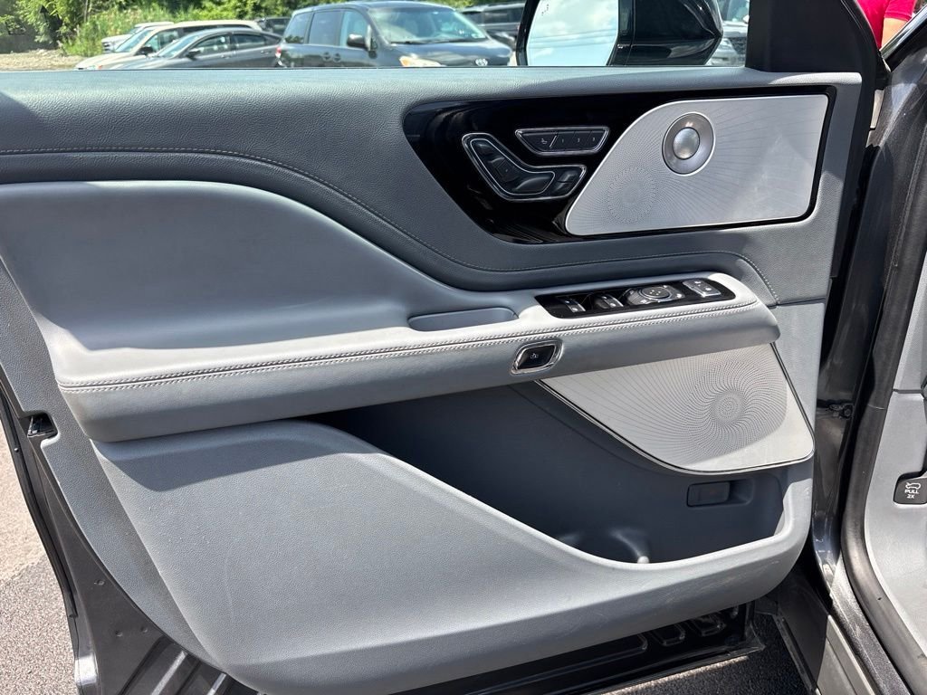 Used 2020 Gray Lincoln Reserve image 24