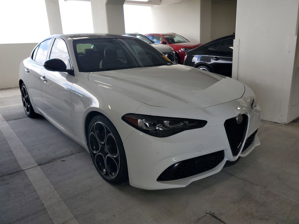 Used 2024 White Alfa Romeo Veloce image 1