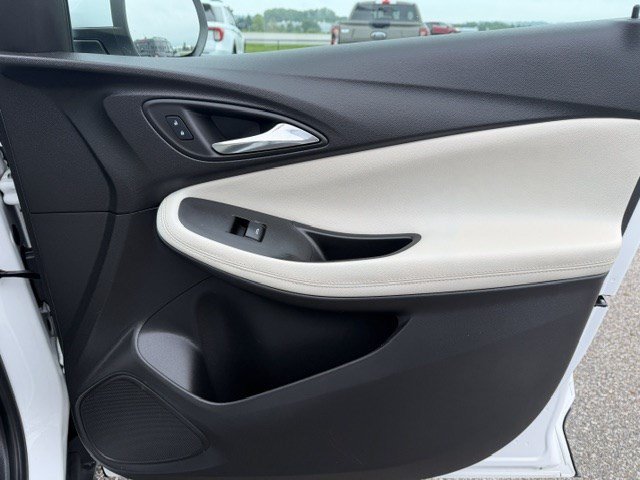 Used 2022 Summit White Buick Select image 33
