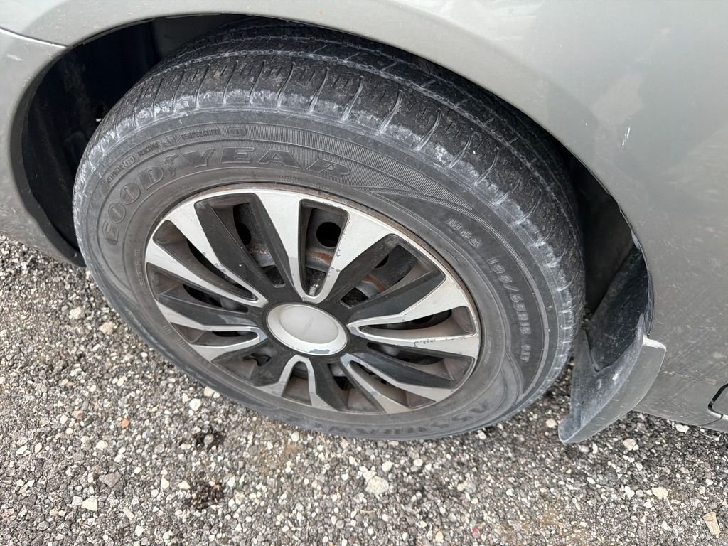 Used 2003 Silver Toyota  image 11