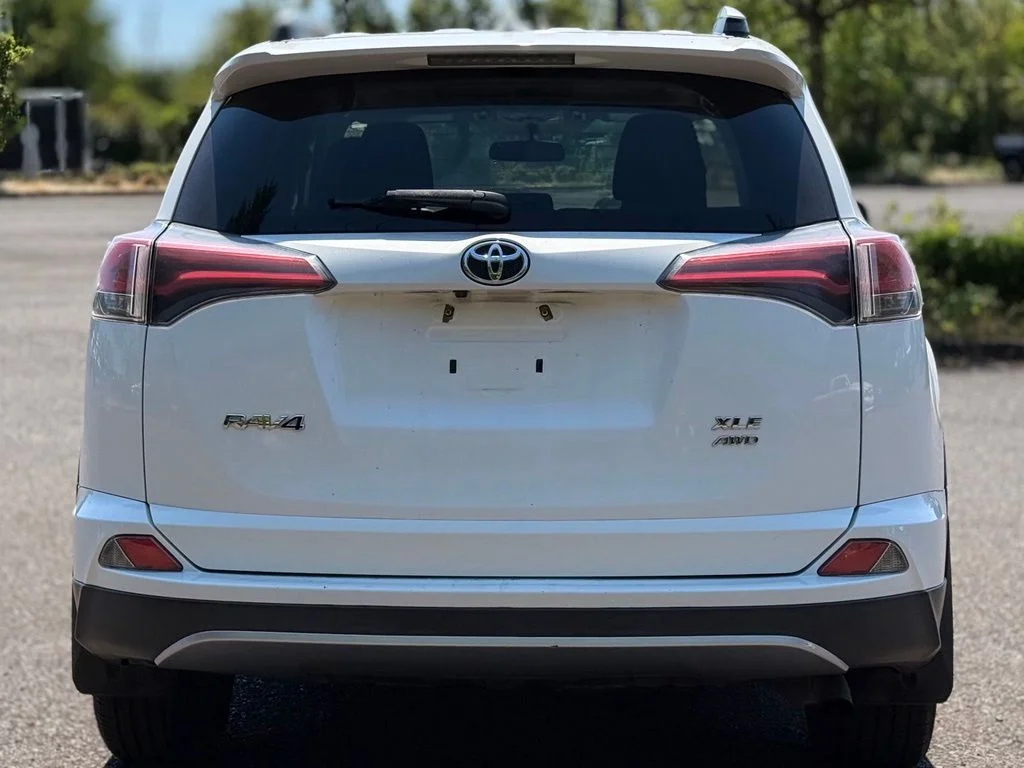 Used 2016 White Toyota XLE image 4
