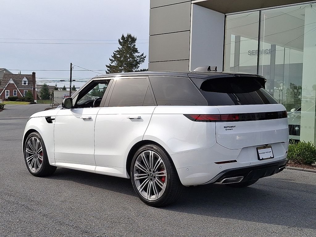 Certified Used 2025 Ostuni Pearl White Premium Metallic Land Rover Dynamic SE image 4