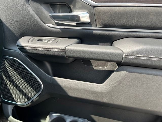 New 2026 Granite Crystal Metallic Clear-Coat Exterior Paint RAM Laramie image 27