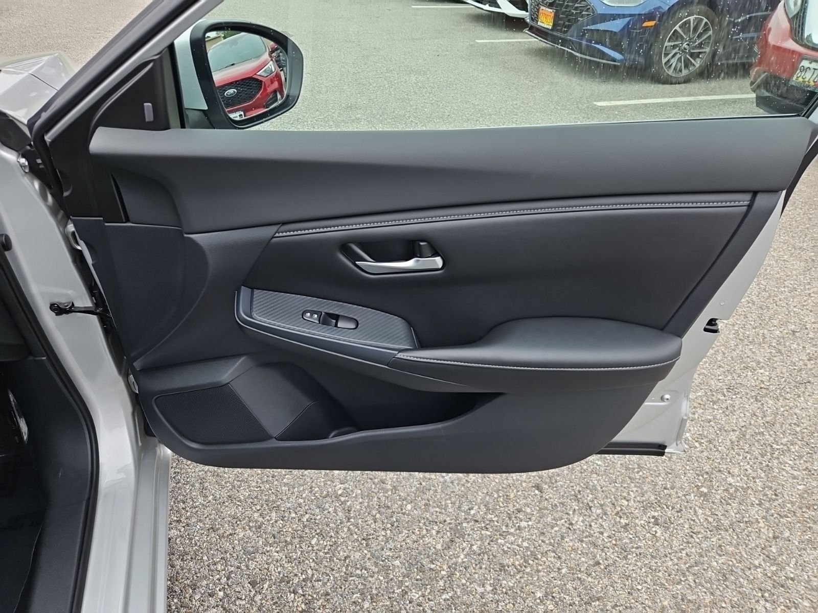 Used 2022 Silver Nissan S image 31
